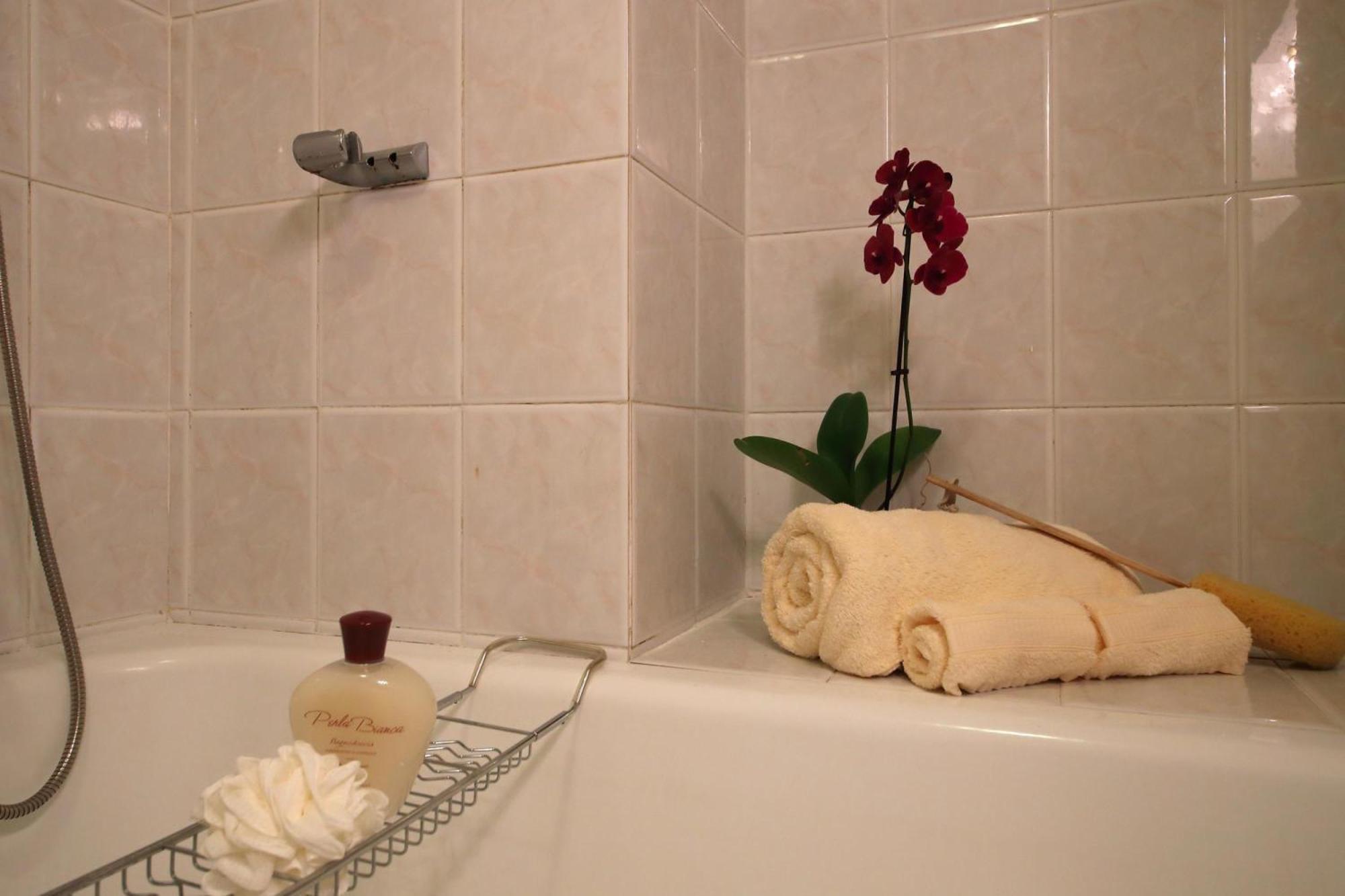 Petalo Bianco 100M From Lake - Happy Rentals บาเวโน ภายนอก รูปภาพ