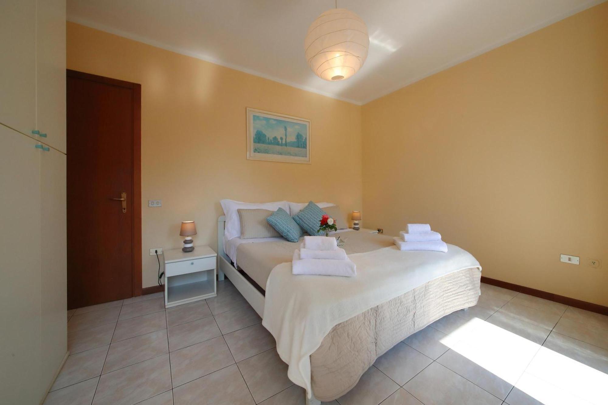 Petalo Bianco 100M From Lake - Happy Rentals บาเวโน ภายนอก รูปภาพ