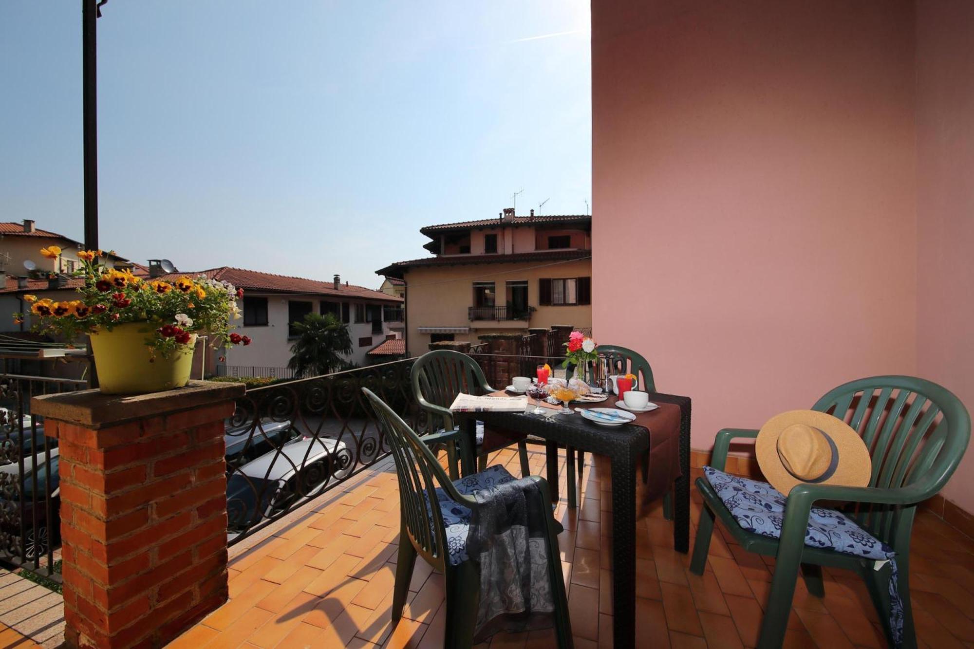 Petalo Bianco 100M From Lake - Happy Rentals บาเวโน ภายนอก รูปภาพ